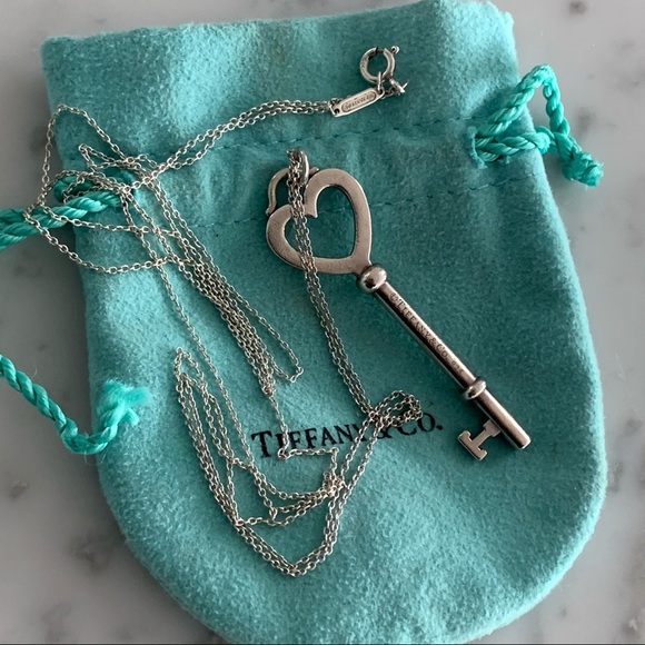 Tiffany & Co Key 🔑 ❤️ Pendant with chain 925 - Picture 3 of 5